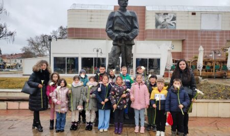 Втори „А“ клас почете паметта на Апостола